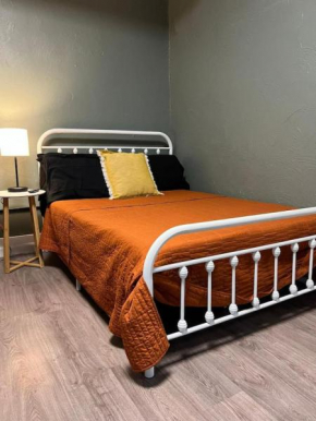 Sleeps up to 10 Large Condo with 6 Beds plus WIFI